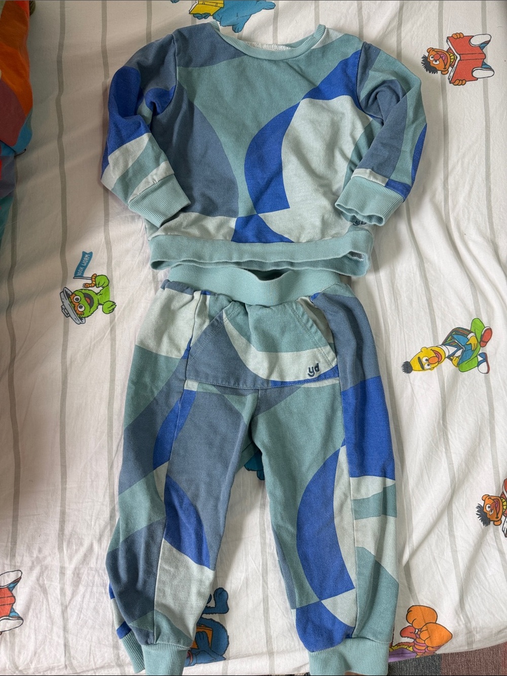 Young Days Light Blue Geometric Crewneck Sweatshirt and Sweatpants set 3T